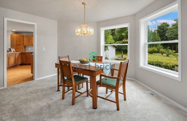Building Photo - 4 Bed 2.5 Bath Custom Built Single-family ...