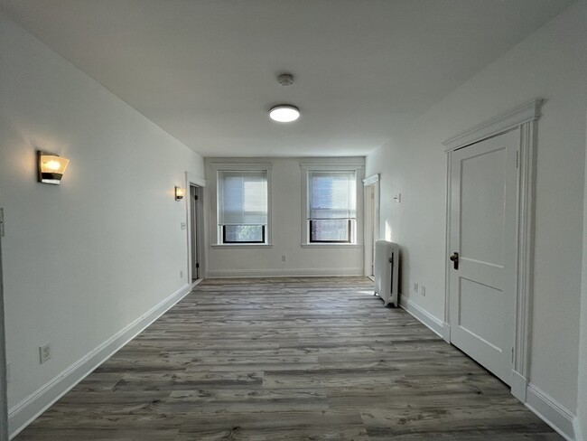 Foto del edificio - 90 Brainerd Rd