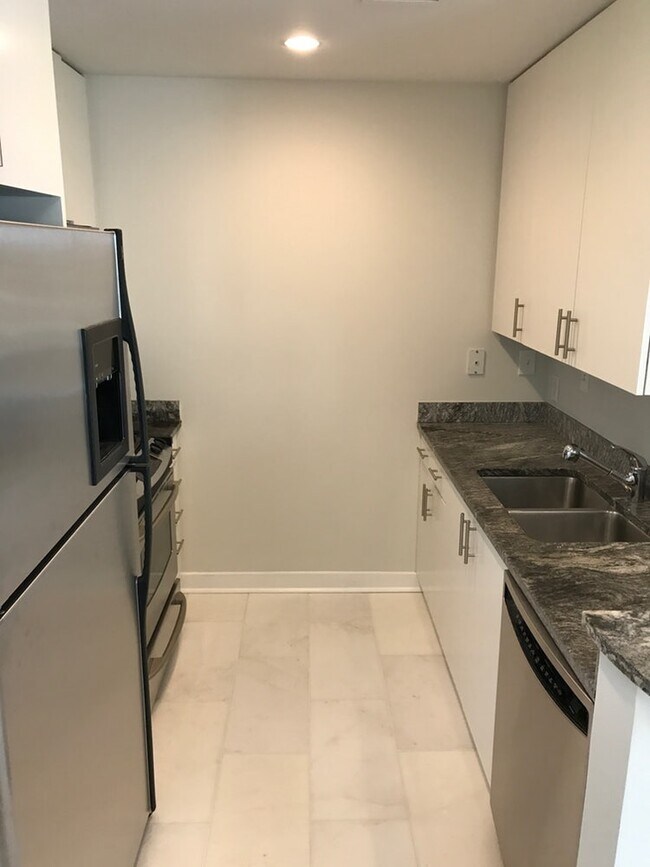 Foto del edificio - 3338 Peachtree Rd NE