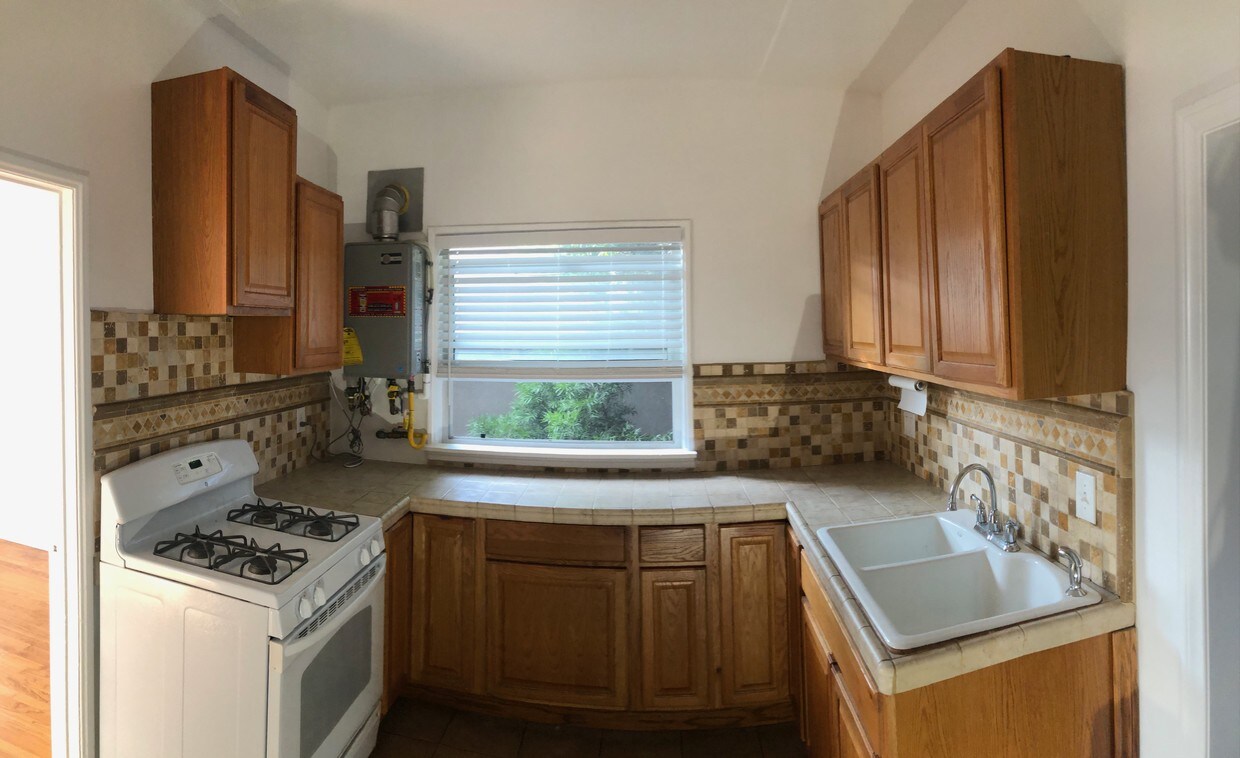 Primary Photo - 2476 Glencoe Ave