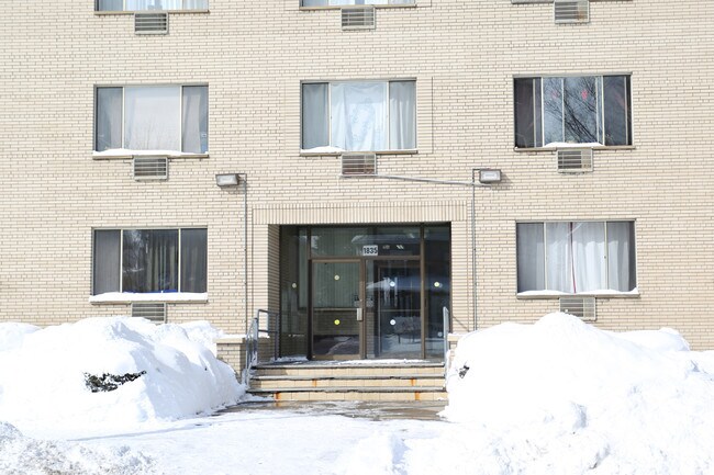 Building Photo - Woodie View Apartments