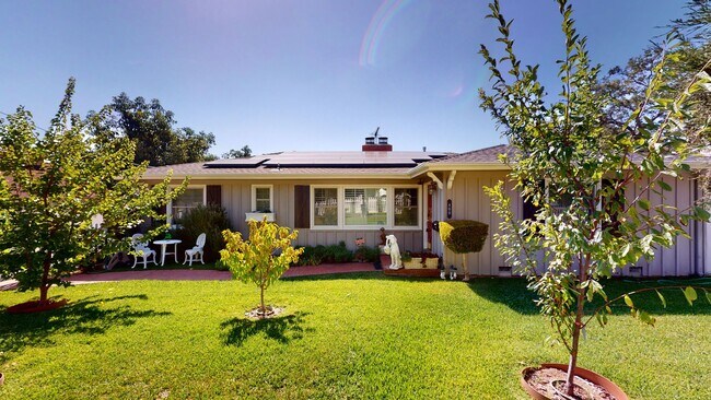 Foto del edificio - Incredible 3 bedroom Sierra Madre foothills House w/ AC, yard, swimming pool and more!