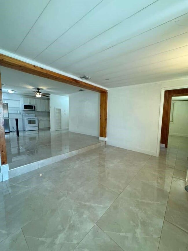 Foto del edificio - 4350 NE 6th Ave
