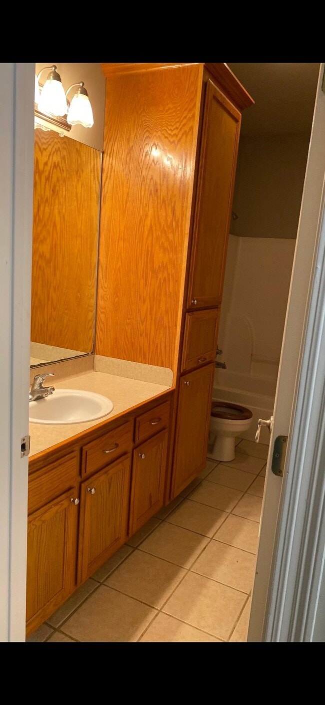 Building Photo - 212 Rivercrest Ave