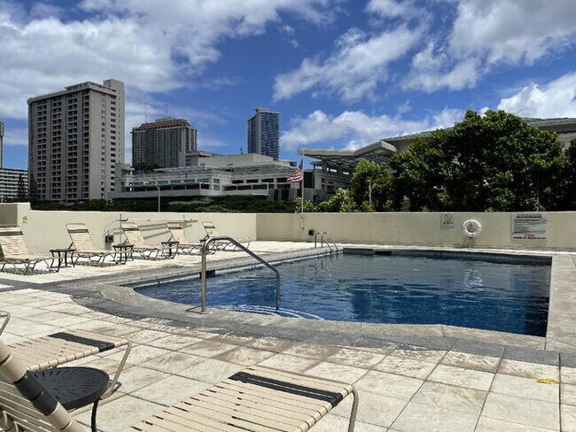 Foto del edificio - To register for the showing time below, note the 4 digit code: 3772 and click "APPLY NOW."(mobile...