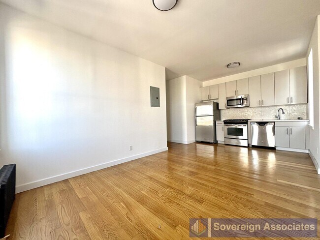 Building Photo - 609 W 137th St