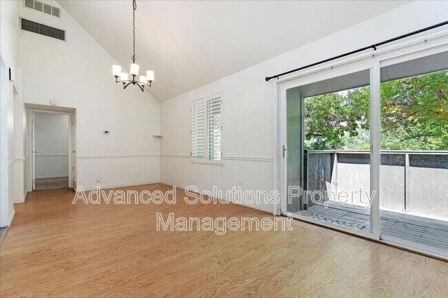 Foto del edificio - 1160 S Foothill Dr