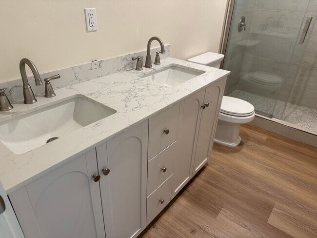 Foto del edificio - New build 2 bedroom upstairs ADU in the Ve...