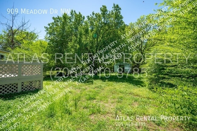Building Photo - 909 Meadow Drive NW, Huntsville, AL 35816