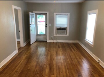 Living Room - 149 S Richmond Ave