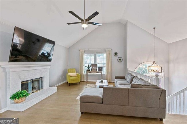 Building Photo - 2437 Pondside Pl NE