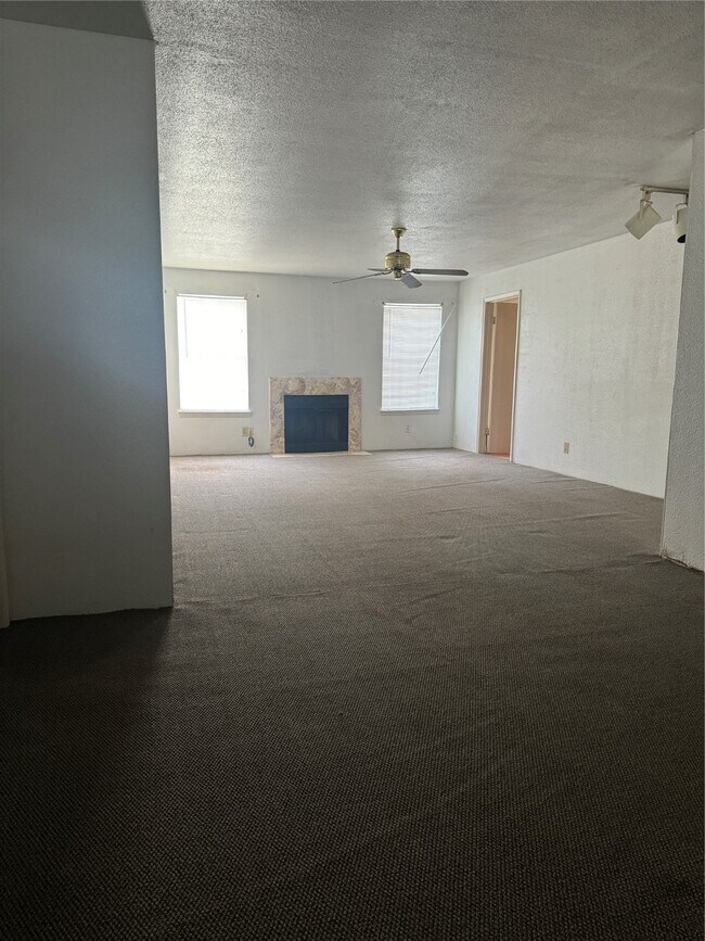 Building Photo - 9700 Leawood Blvd