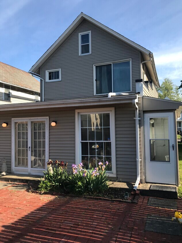 1724 E 47th St, Ashtabula, OH 44004 House Rental in Ashtabula, OH