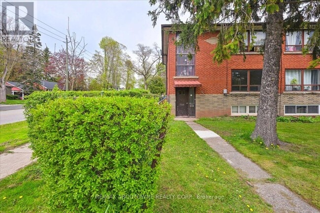Building Photo - 203 Nelson St