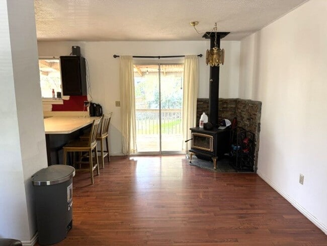 Building Photo - 1385 Suncrest Ct