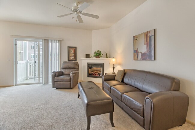 Lincoln: Sala de estar con chimenea - The Madison