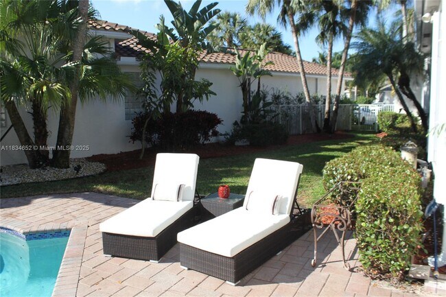 Foto del edificio - 2524 Bay Pointe Ct