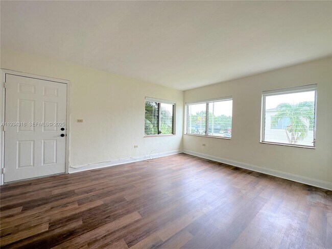 Foto del edificio - 1920 Biarritz Dr