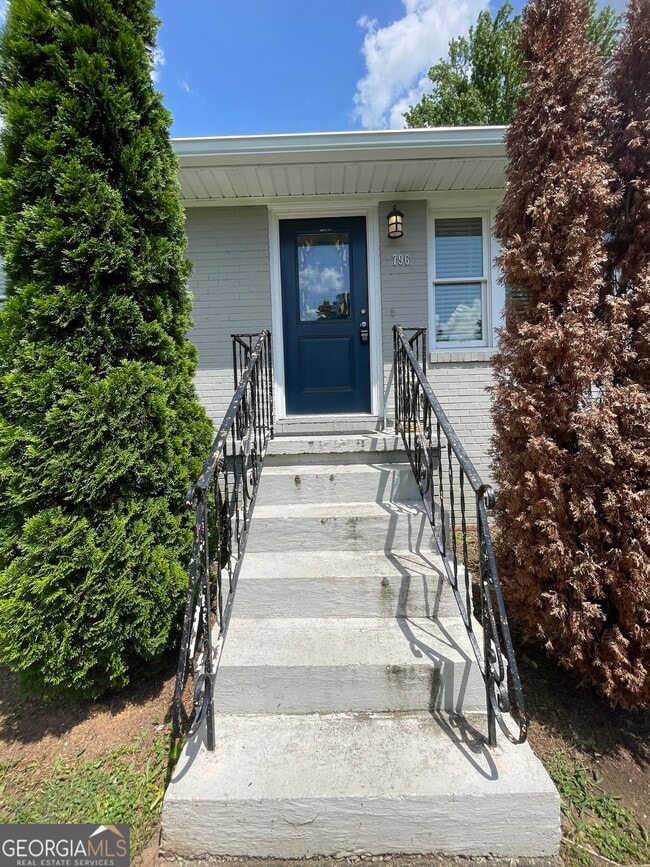 Building Photo - 797 Timberland St