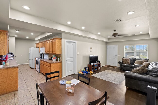 Building Photo - 3 Bed / 2.5 Bath in a 2 Story Four Plex - ...