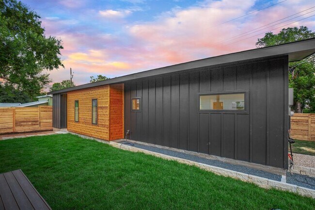 Building Photo - 5201 Ravensdale Ln