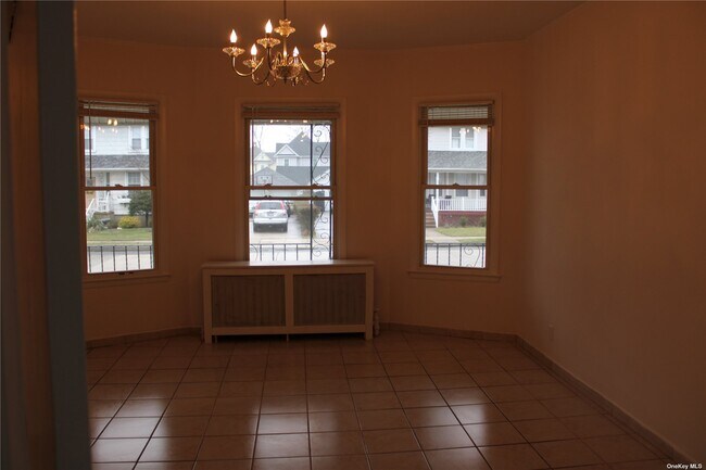 Building Photo - 221 Denton Ave