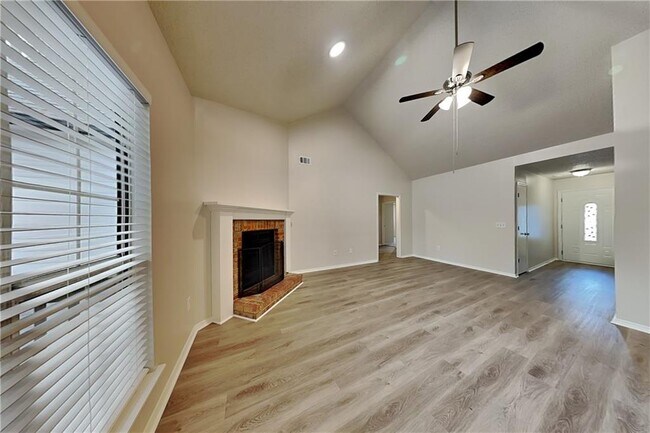 Foto del edificio - 3979 Sharon Spgs