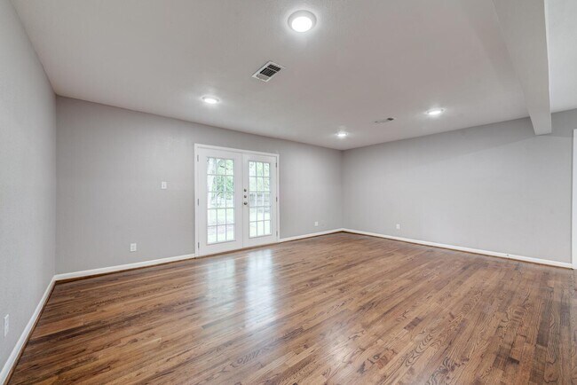 Foto del edificio - 6708 Manor Dr