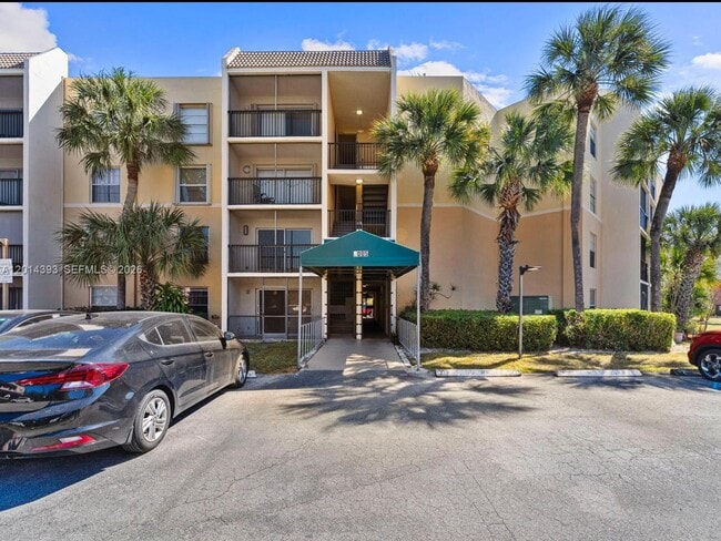 Building Photo - 8005 Lake Dr