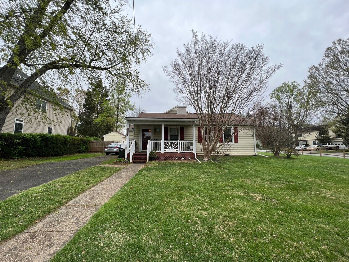Foto principal - Delightful 1 Level 4 Bedroom Home On Exten...