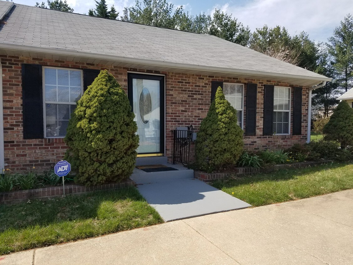 Primary Photo - 9270 Cherry Ln