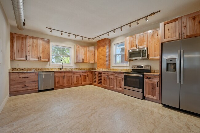 Foto del edificio - 6736 McPherson Blvd