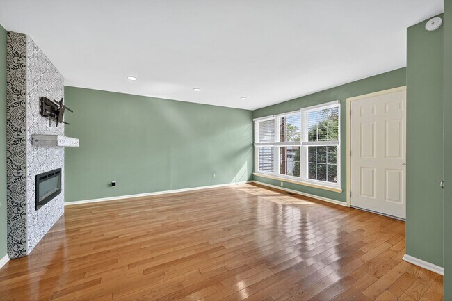 Foto del edificio - Beautiful 2 Bedroom, 1 Bathroom Condo In W...