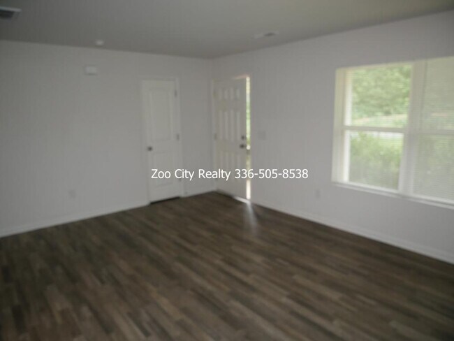 Foto del edificio - 2411 Whirlwind Ln