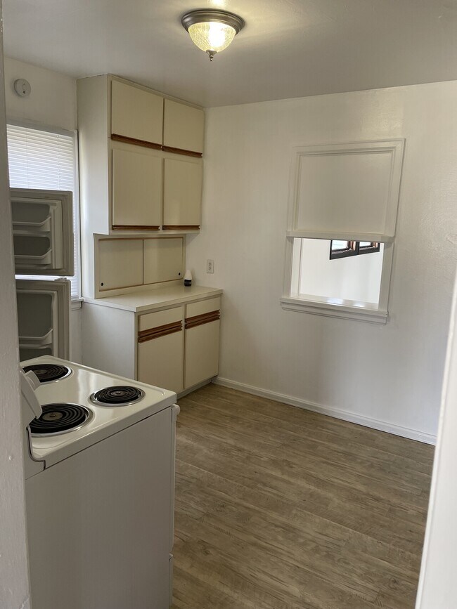 Building Photo - 1302 Chalfant