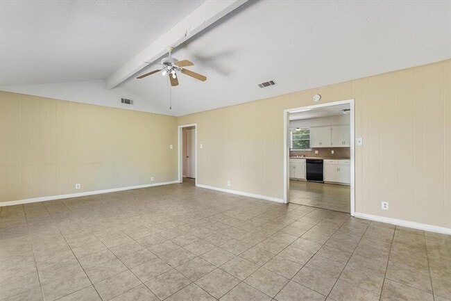 Building Photo - 1404 Massengale St