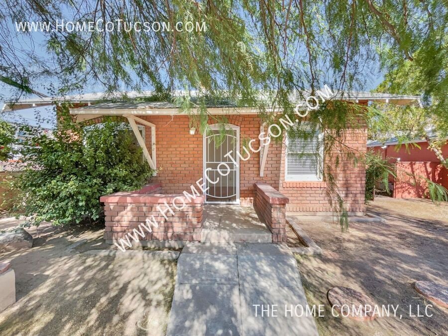 Primary Photo - 1001 E Elm St