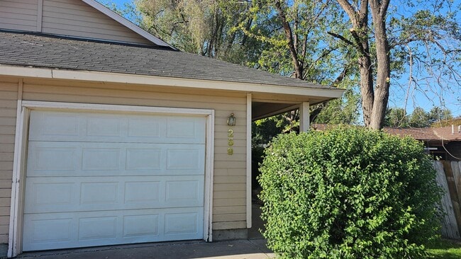 Building Photo - Delaware Duplex