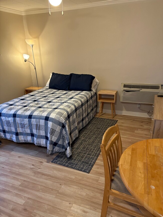 Foto del edificio - 1050 E 8th St