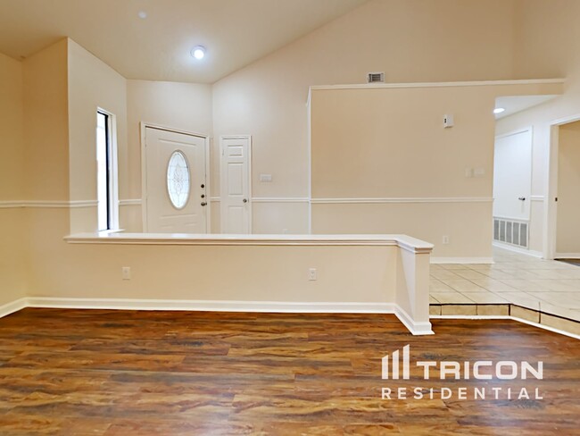Building Photo - 13822 Cantwell Dr