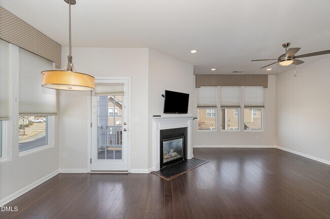 Foto del edificio - 9142 Falkwood Rd