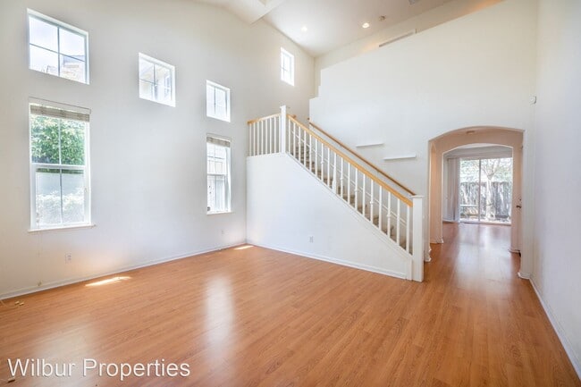 Building Photo - 4 br, 2.5 bath House - 919 Gates Street
