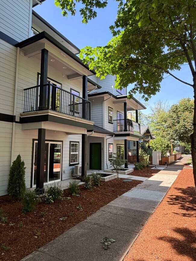 Building Photo - Brand New 2 bedroom 1.5 bath unit