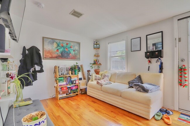 Building Photo - 265 3rd St