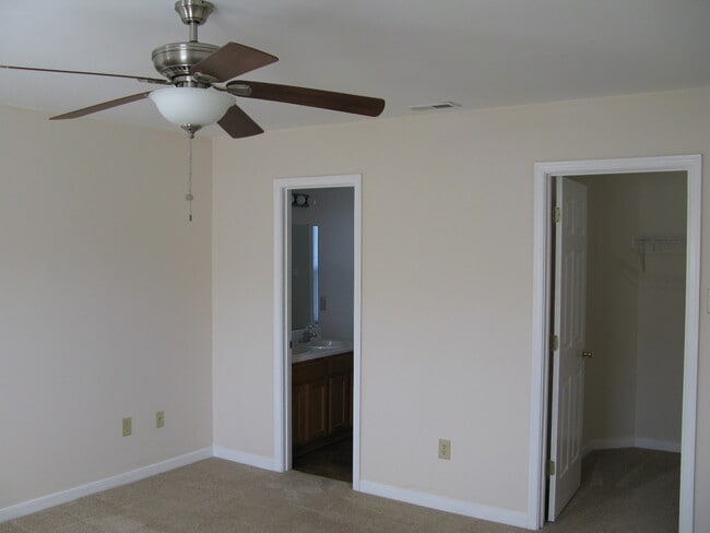 Building Photo - 8100 Cypresstree Ln