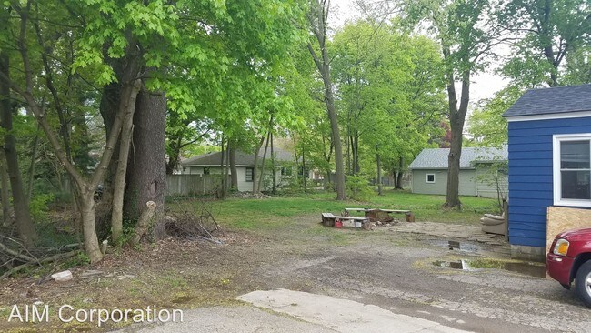 Foto del edificio - 4 br, 2 bath House - 3040 W Michigan Ave