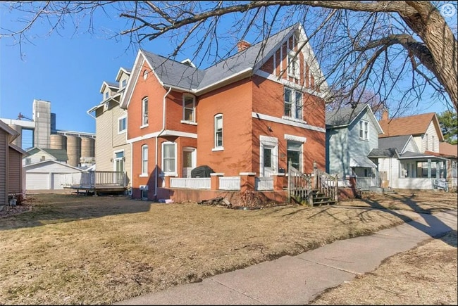 Building Photo - 536 W 5th St