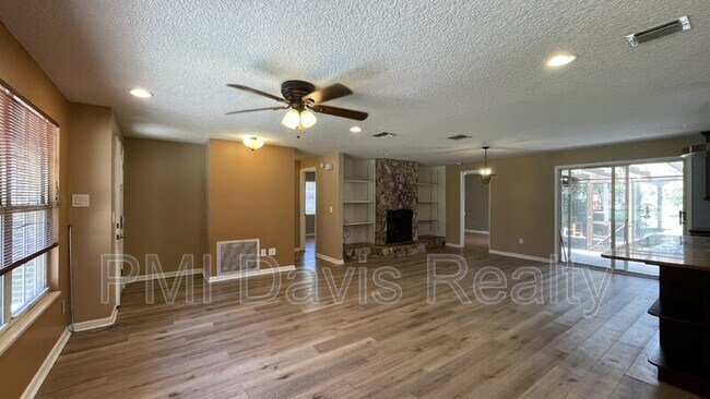Building Photo - 415 Raggedy Point Ct