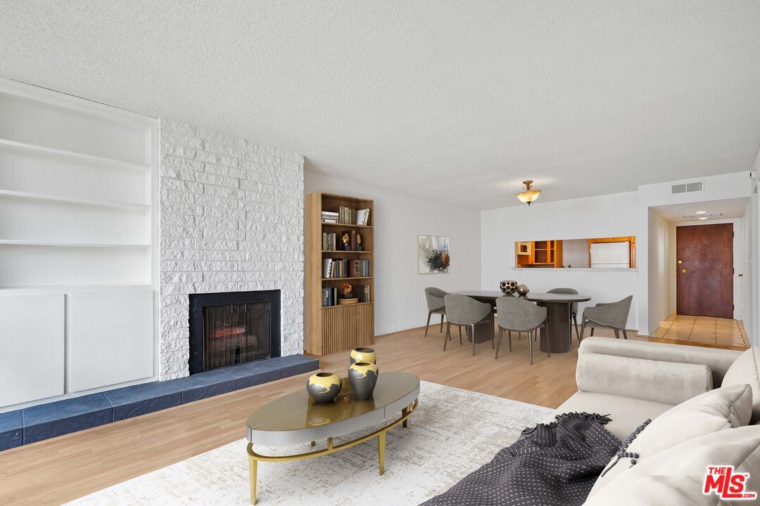 Foto principal - 10966 Rochester Ave