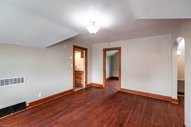 Building Photo - ds1917